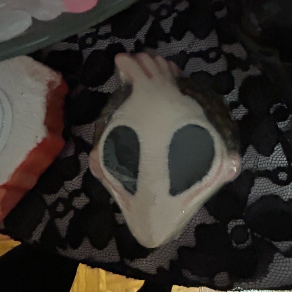 Beetlejuice Bath Bomb- only have eyes for you - Picture 3 of 3